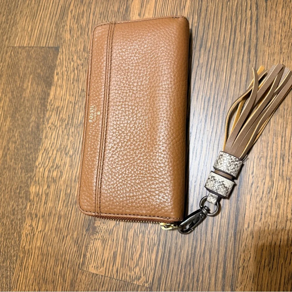 FOSSIL Pebbled Leather Large Zip Around Brown Wallet With Tassel Women’s - Picture 3 of 16
